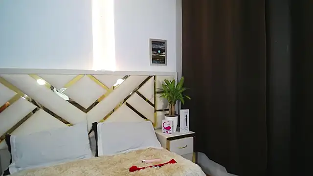 carolineamber  online show from December 2024 03:37:01 PM