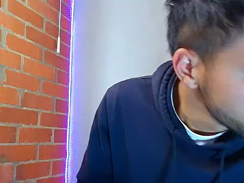 Leandro valenzuela online show from October 2025 07:01:02 PM