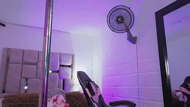 BonnieAnderson  online show from November 2025 09:58:01 PM