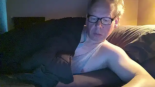 Snapshot of kinkyslet8 chatting on April 2026 06:18:01 AM kinkyslet8 online show from April 2026 06:18:01 AM