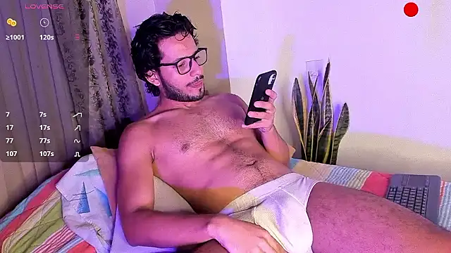 Nicholasrodrii online show from December 2024 11:29:02 PM