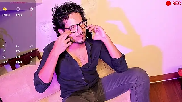 Nicholasrodrii online show from December 2024 02:43:02 AM