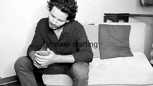 Nicholasrodrii online show from February 2025 10:22:01 PM