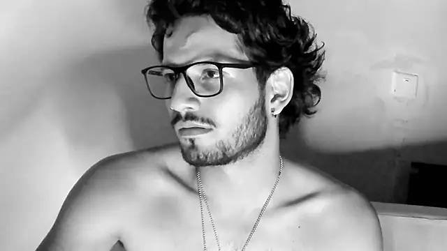 Nicholasrodrii online show from February 2025 01:35:01 AM