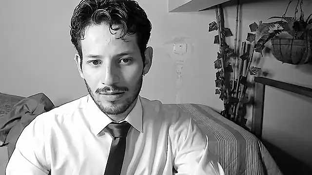 Nicholasrodrii online show from June 2026 11:54:01 PM