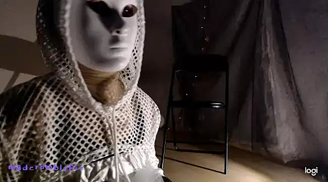 Snapshot of madcrumblepie chatting on December 2024 06:04:02 PM madcrumblepie online show from December 2024 06:04:02 PM