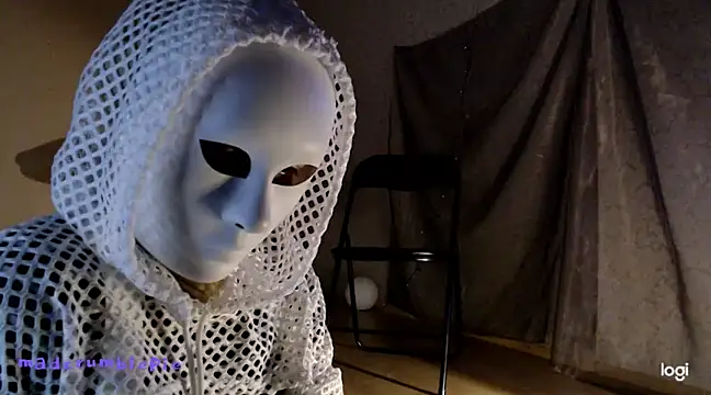 Snapshot of madcrumblepie chatting on December 2024 08:03:02 PM madcrumblepie online show from December 2024 08:03:02 PM