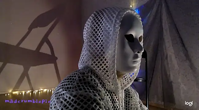 Snapshot of madcrumblepie chatting on January 2025 04:38:01 PM madcrumblepie online show from January 2025 04:38:01 PM