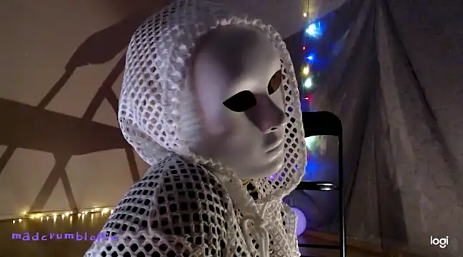 Snapshot of madcrumblepie chatting on January 2025 07:39:01 PM madcrumblepie online show from January 2025 07:39:01 PM