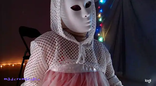 Snapshot of madcrumblepie chatting on January 2025 11:02:02 PM madcrumblepie online show from January 2025 11:02:02 PM