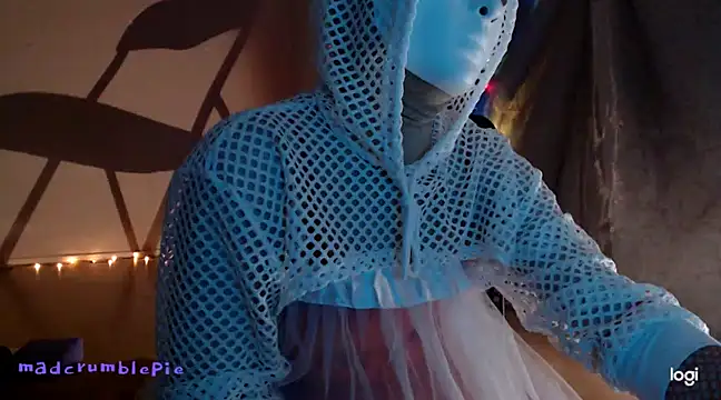 Snapshot of madcrumblepie chatting on January 2025 02:13:01 PM madcrumblepie online show from January 2025 02:13:01 PM