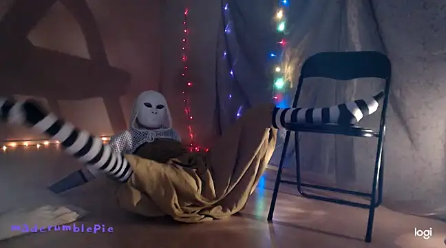 Snapshot of madcrumblepie chatting on January 2025 08:30:02 PM madcrumblepie online show from January 2025 08:30:02 PM