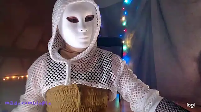 Snapshot of madcrumblepie chatting on January 2025 09:11:02 PM madcrumblepie online show from January 2025 09:11:02 PM