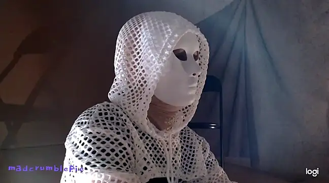 Snapshot of madcrumblepie chatting on January 2025 08:32:01 PM madcrumblepie online show from January 2025 08:32:01 PM