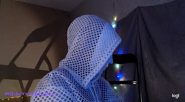 Snapshot of madcrumblepie chatting on February 2025 09:04:01 PM madcrumblepie online show from February 2025 09:04:01 PM