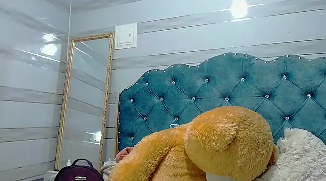 lily jamesx online show from January 2025 05:32:01 PM