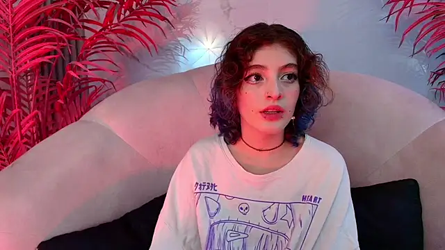 EvaHalsey online show from November 2025 07:49:02 PM