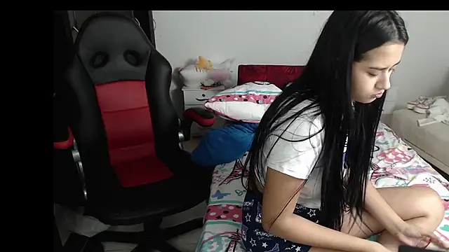Snapshot of kayla_k18 chatting on December 2024 03:50:02 AM kayla k18 online show from December 2024 03:50:02 AM