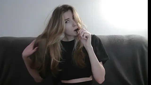 ErikaShyy online show from February 2025 02:15:01 PM