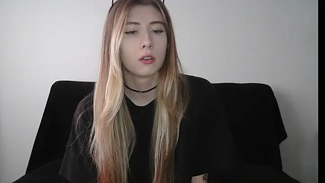 ErikaShyy online show from October 2025 09:39:01 AM