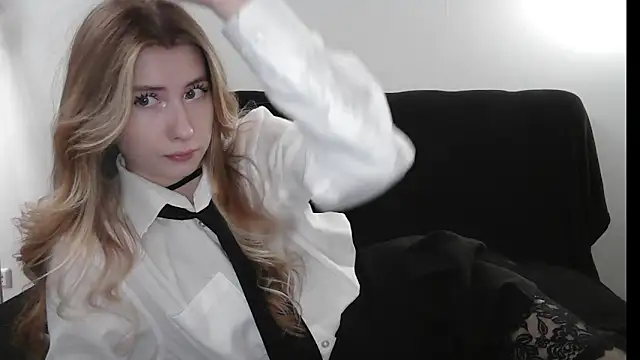 ErikaShyy online show from April 2026 12:29:02 PM