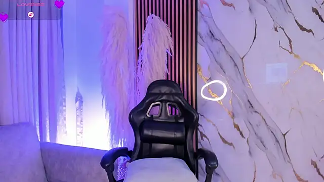 LiaFlowers online show from April 2026 12:34:01 AM