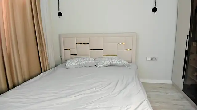 Lola Peach online show from March 2026 05:08:01 AM