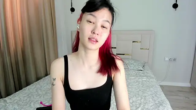 Snapshot of Lola_Peach chatting on June 2026 04:14:02 AM Lola Peach online show from June 2026 04:14:02 AM