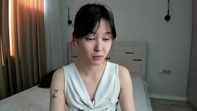 Snapshot of Lola_Peach chatting on July 2026 02:29:02 AM Lola Peach online show from July 2026 02:29:02 AM