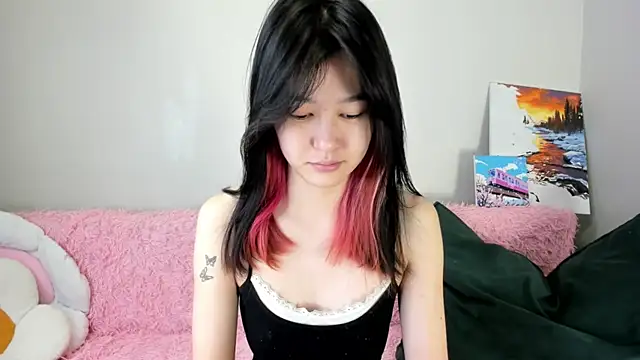 Snapshot of Lola_Peach chatting on July 2026 06:05:01 AM Lola Peach online show from July 2026 06:05:01 AM