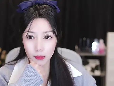 Nuyoah-77 online show from December 2025 02:33:01 PM