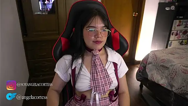 Snapshot of angela_cortes_ chatting on October 2025 03:58:02 AM angela cortes online show from October 2025 03:58:02 AM