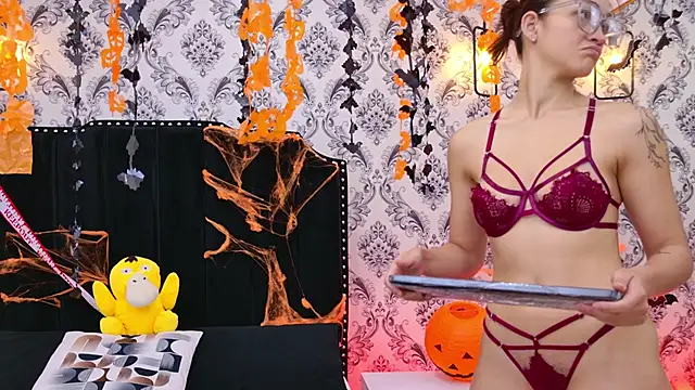 SaaraBrown online show from October 2025 12:16:01 PM