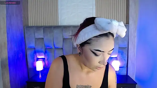 Snapshot of Mia_Rinn chatting on October 2025 02:58:02 PM Mia Rinn online show from October 2025 02:58:02 PM