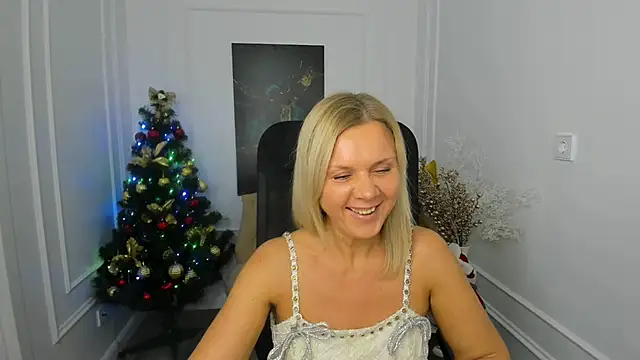 AgathaKlouin online show from December 2025 07:22:01 PM