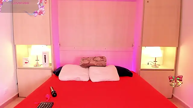 Snapshot of EmilyyStuart chatting on January 2025 03:41:01 AM EmilyyStuart online show from January 2025 03:41:01 AM