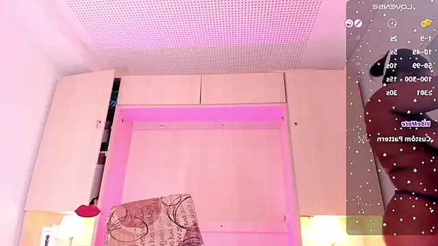 Snapshot of EmilyyStuart chatting on February 2025 10:00:01 AM EmilyyStuart online show from February 2025 10:00:01 AM