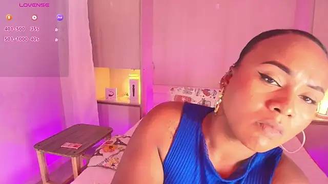 Snapshot of EmilyyStuart chatting on February 2025 09:37:01 AM EmilyyStuart online show from February 2025 09:37:01 AM