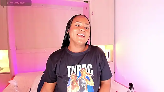 Snapshot of EmilyyStuart chatting on February 2025 09:42:01 AM EmilyyStuart online show from February 2025 09:42:01 AM