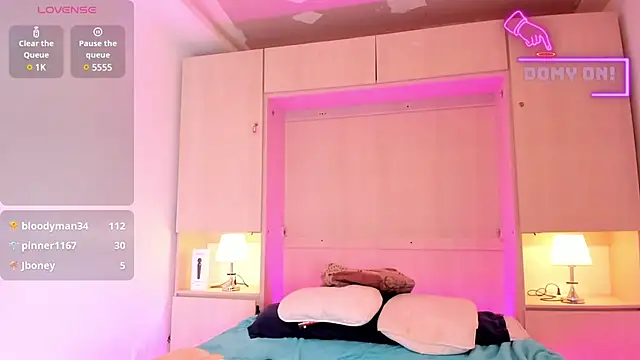 Snapshot of EmilyyStuart chatting on February 2025 09:56:01 AM EmilyyStuart online show from February 2025 09:56:01 AM