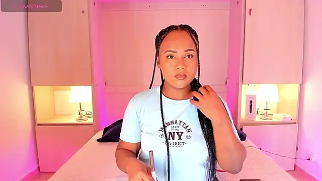 Snapshot of EmilyyStuart chatting on February 2025 03:37:01 AM EmilyyStuart online show from February 2025 03:37:01 AM