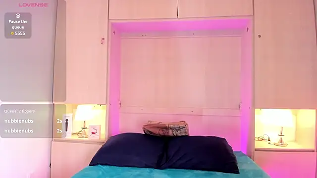 Snapshot of EmilyyStuart chatting on February 2025 03:39:02 AM EmilyyStuart online show from February 2025 03:39:02 AM