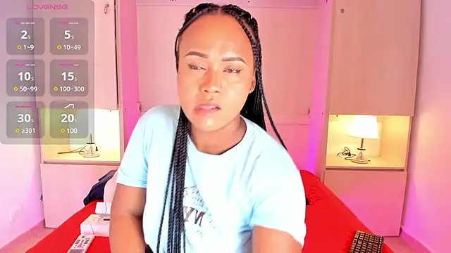 Snapshot of EmilyyStuart chatting on February 2025 03:34:02 AM EmilyyStuart online show from February 2025 03:34:02 AM