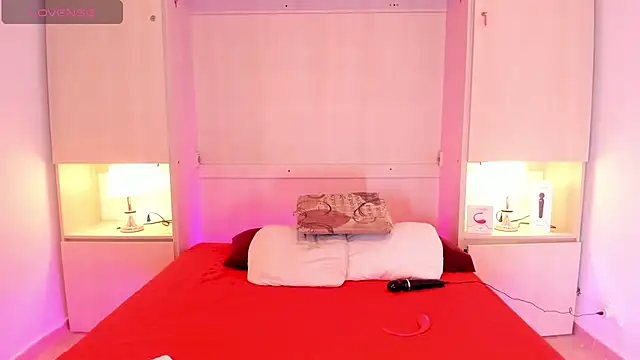 Snapshot of EmilyyStuart chatting on February 2025 03:32:01 AM EmilyyStuart online show from February 2025 03:32:01 AM