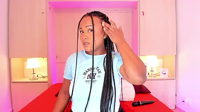 Snapshot of EmilyyStuart chatting on February 2025 03:36:02 AM EmilyyStuart online show from February 2025 03:36:02 AM