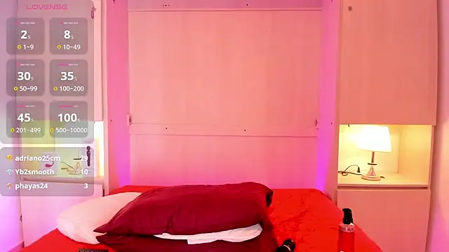 Snapshot of EmilyyStuart chatting on February 2025 06:43:02 AM EmilyyStuart online show from February 2025 06:43:02 AM