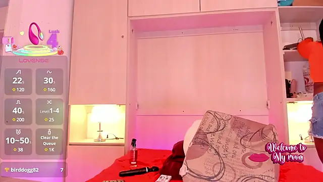 Snapshot of EmilyyStuart chatting on March 2025 09:51:01 AM EmilyyStuart online show from March 2025 09:51:01 AM