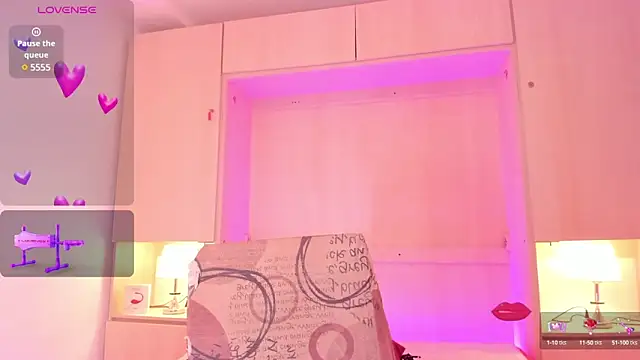 Snapshot of EmilyyStuart chatting on March 2025 07:05:02 AM EmilyyStuart online show from March 2025 07:05:02 AM