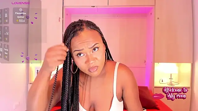 Snapshot of EmilyyStuart chatting on March 2025 03:37:01 AM EmilyyStuart online show from March 2025 03:37:01 AM