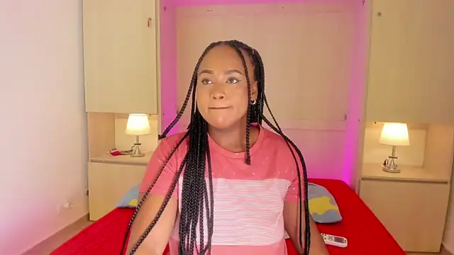 Snapshot of EmilyyStuart chatting on September 2025 04:12:02 AM EmilyyStuart online show from September 2025 04:12:02 AM